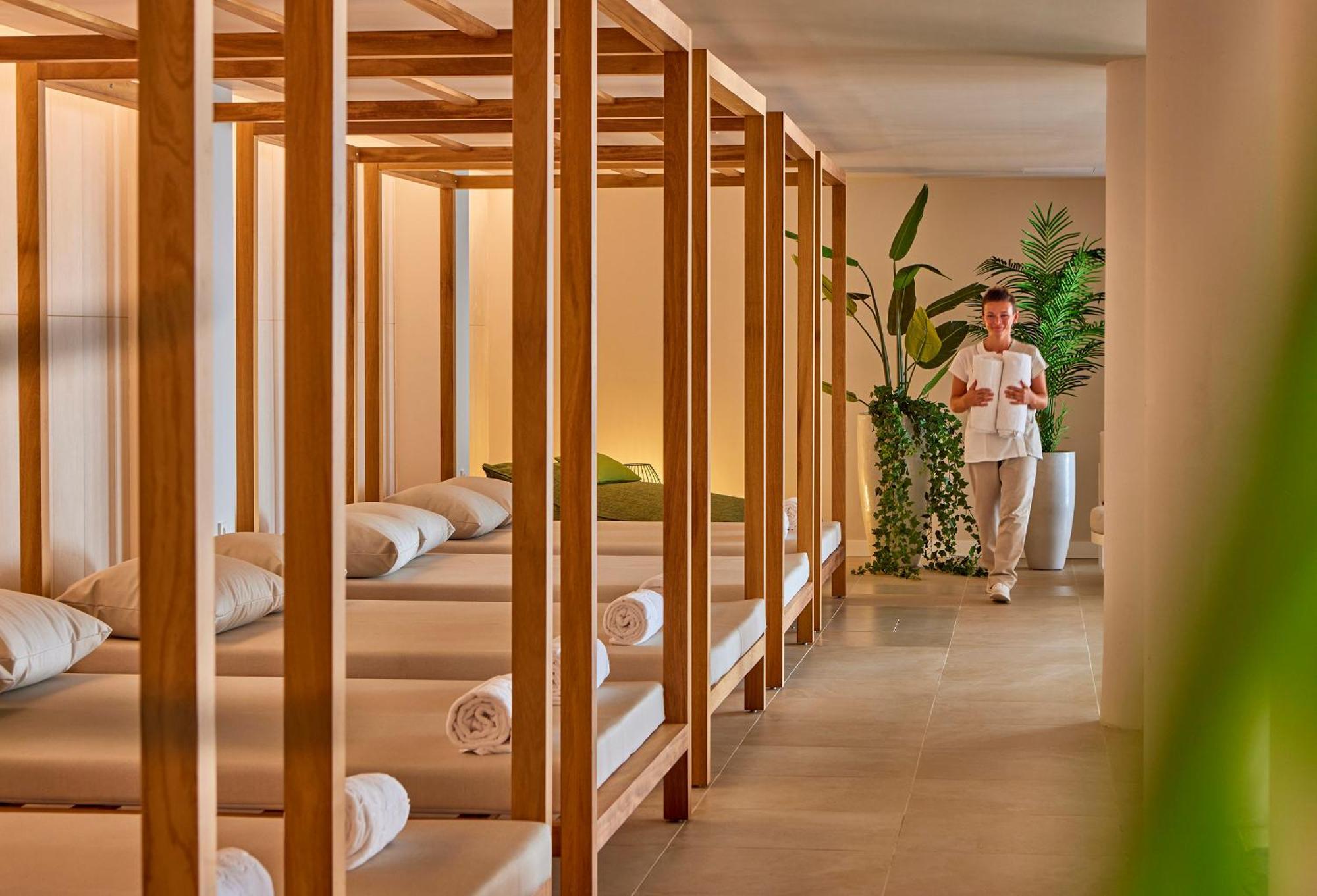Universal Grand Leon & Spa Colonia de Sant Jordi Exterior photo