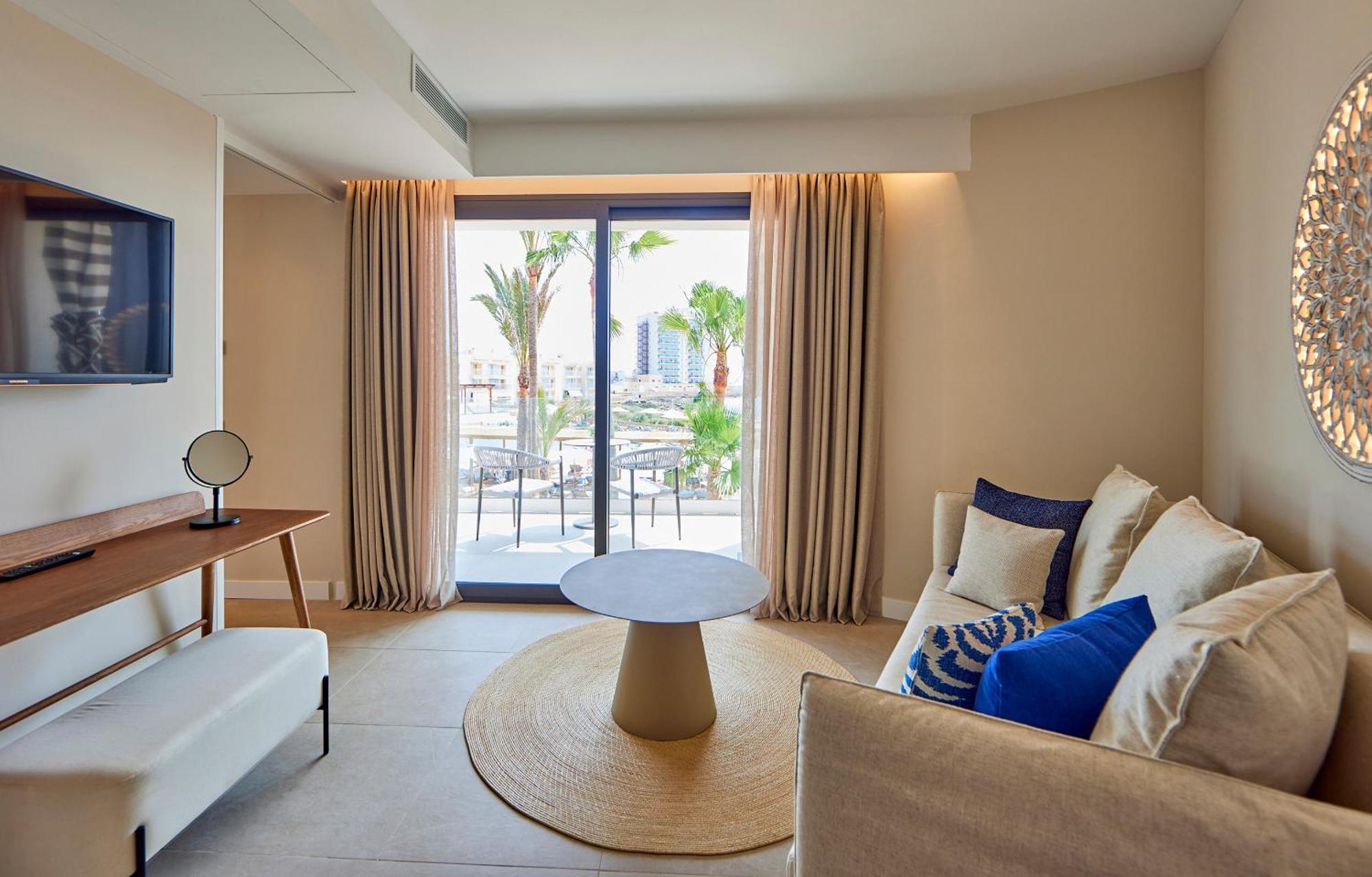 Universal Grand Leon & Spa Colonia de Sant Jordi Exterior photo